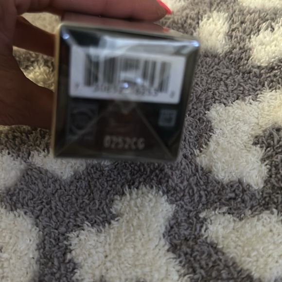 Cle De Peau ~ Radiant fluid foundation Matte. SPF 20. Color O50 Tan Ocher. 35ml. - Picture 8 of 8